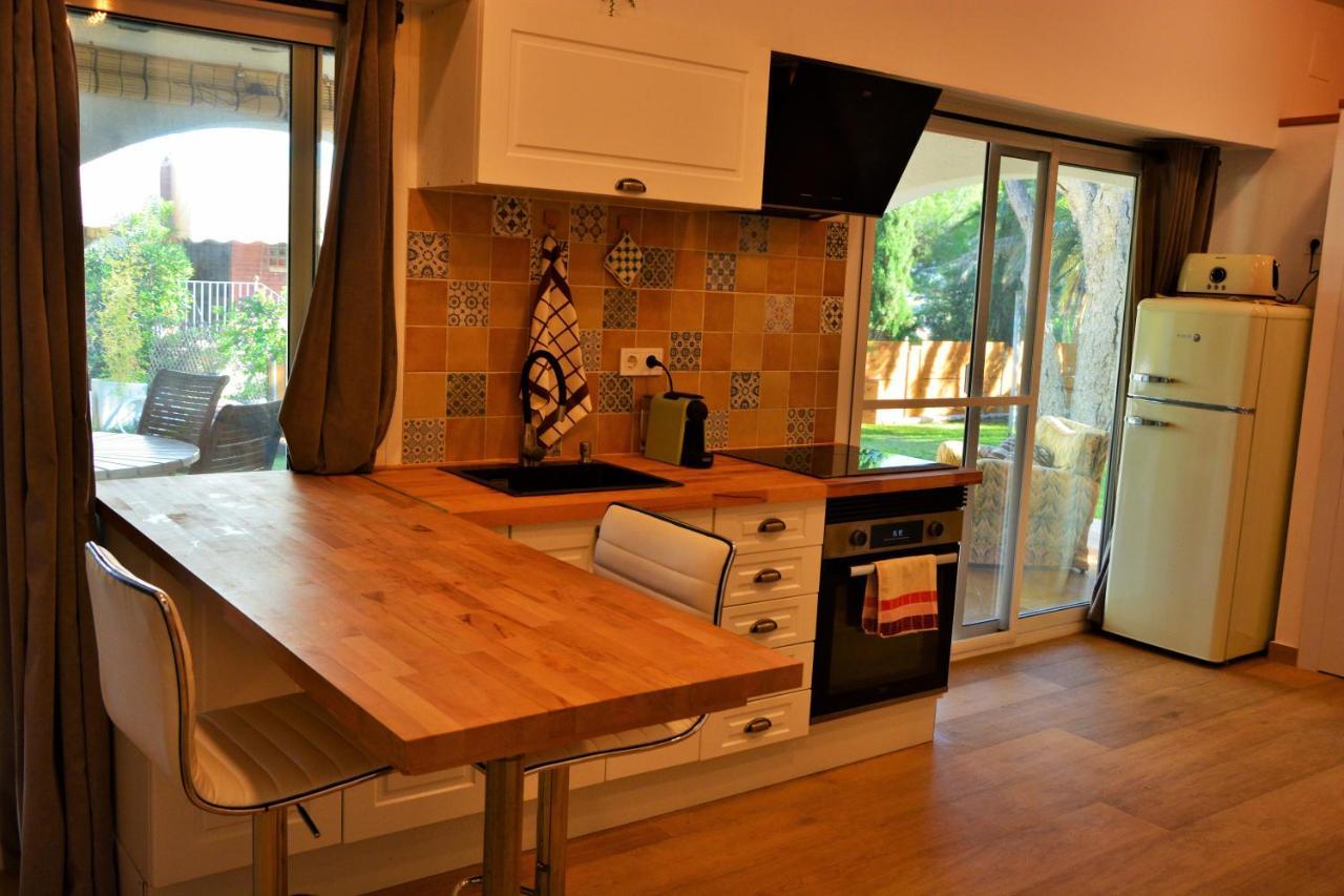 Villa Sitges El Ranch Amaizing Outdoor Areas Beaches At 5 Minutes Walk Sitges At 15 Min Drive Ac Pool Jacuzzi & Garden Xxl كالافيل المظهر الخارجي الصورة